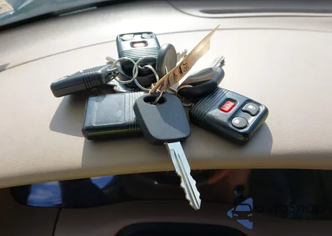 1998 Lincoln Navigator z USA, uszkodzony, nr VIN 5LMPU28L3WLJ20582